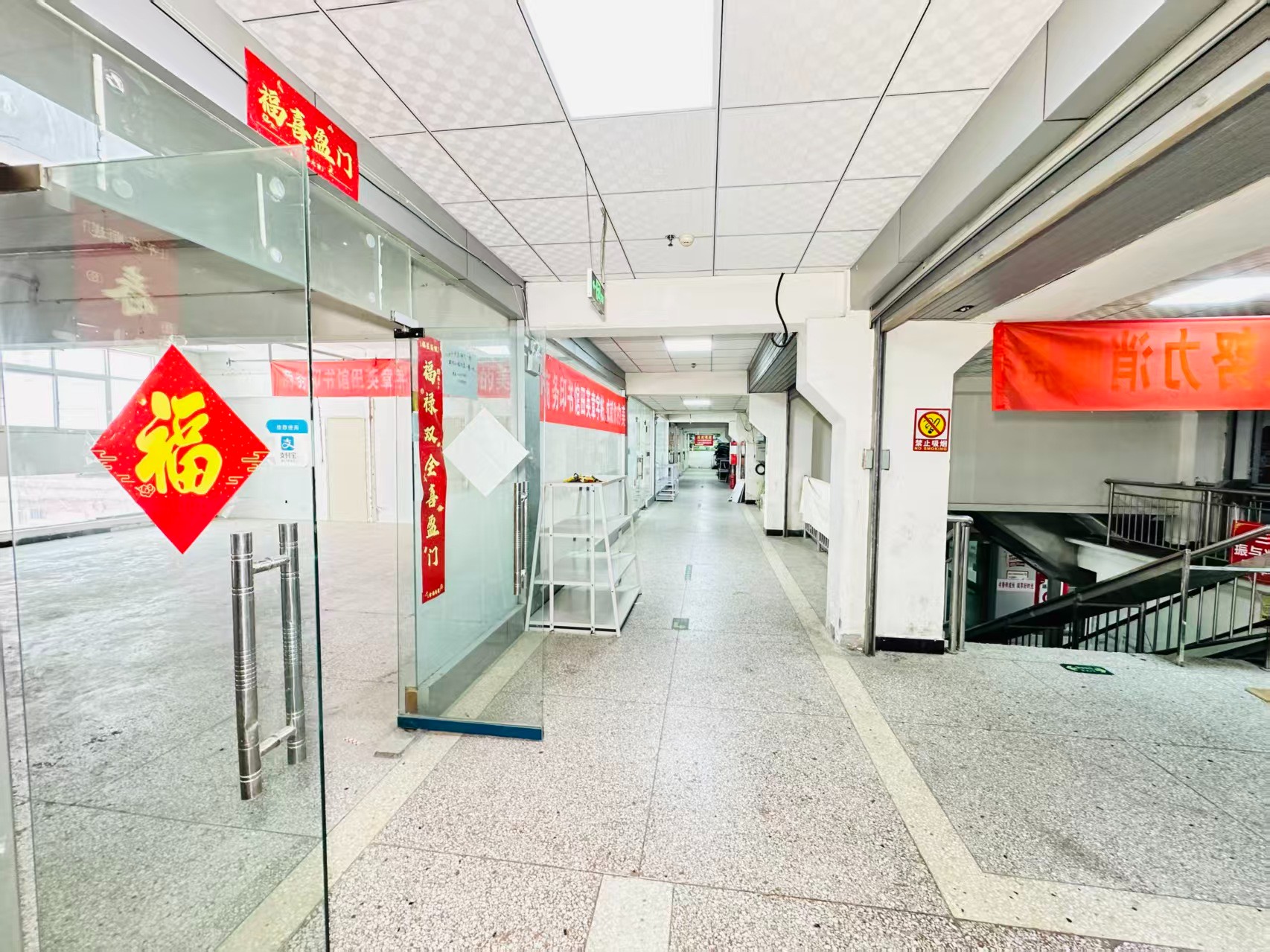 新伊大街灵活办公空间，满足企业不同发展阶段需求 ✨ 商业配套完善，助力企业快速成长 ✨ AI产业资源链接，共建创新生态 ✨ 办公、展示、运营一体化空间  现在入驻，抢占AI产业发展新赛道！